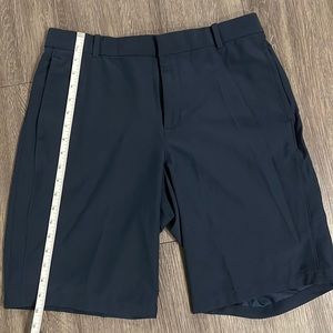 Gently Used Navy Blue Mens golf shorts. Breathable material. Size W 32
